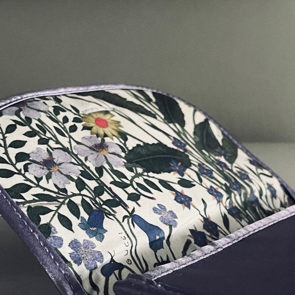 Metallic Gucci Flora (Button-Closure) Cosmetic-Makeup Bag - Picture 7 of 8